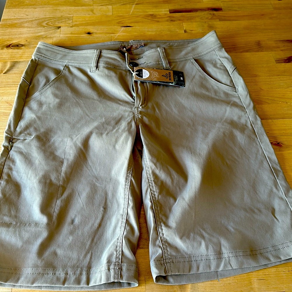 Women’s mid-Rise Prana shorts